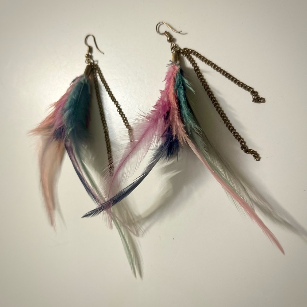 2 Pairs of Beautiful and Colorful Feather Earrings With Gold Chain Accents - Picture 7 of 10